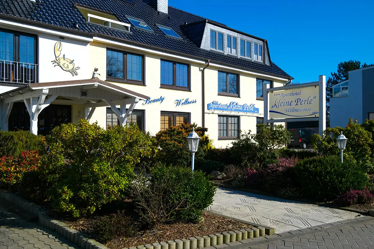 Hotel Kleine Perle Cuxhaven – 4-Sterne Hotel Wellnessoase mit Beauty-Bereich, Außenansicht Döse