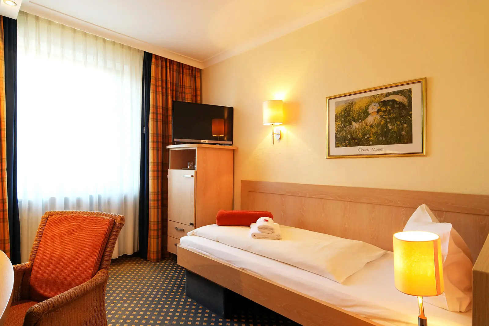 Einzelzimmer-Meer-Erholungsurlaub-Cuxhaven-Nordsee-Hotel-Kleine-Perle